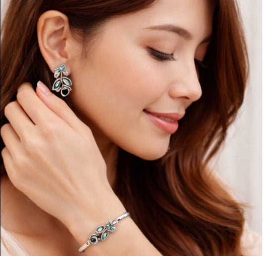 Traditional Leaf Design Bracelet with Matching Earrings